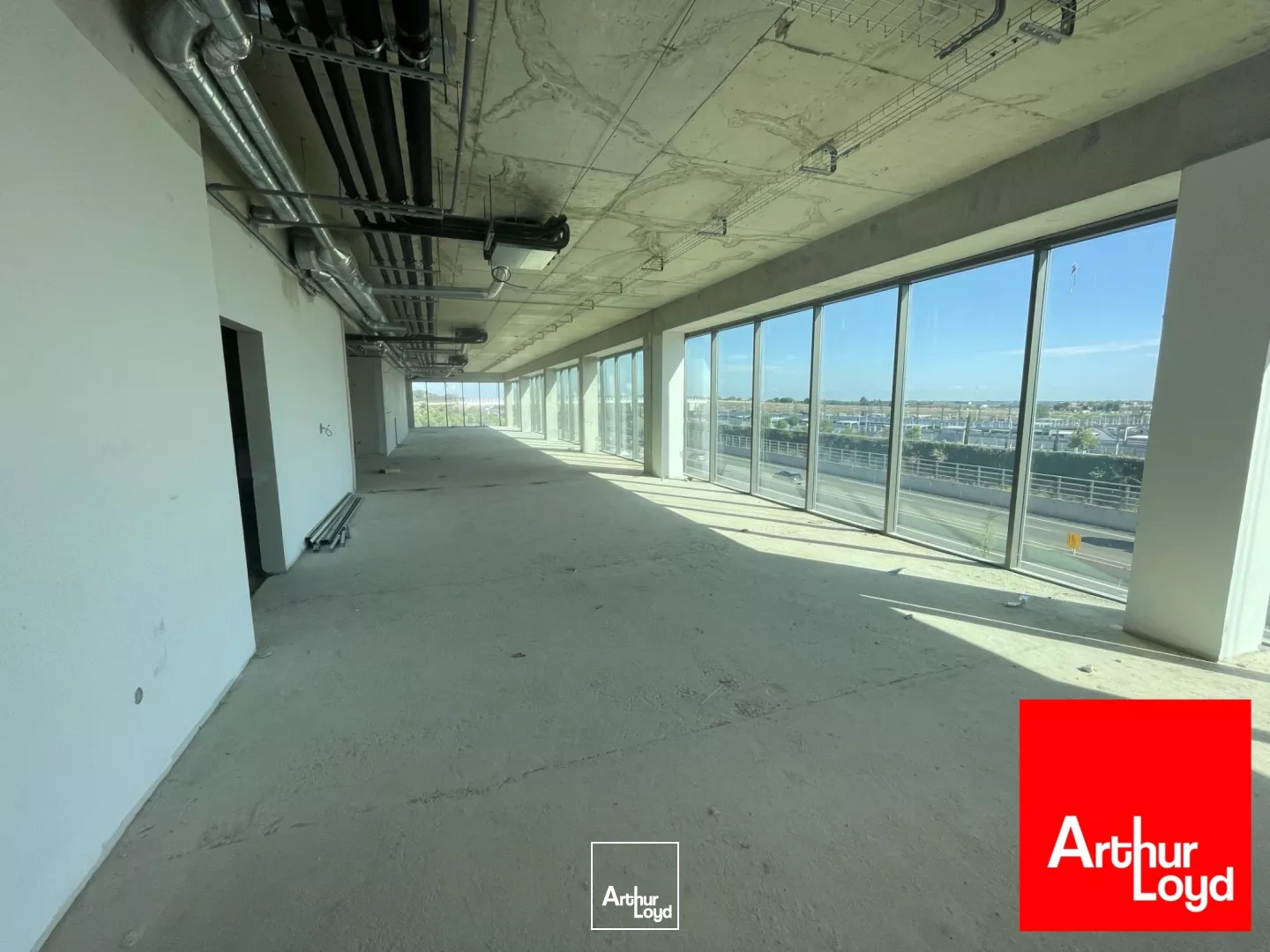 BUREAUX NEUFS A LOUER AVEC TERRASSES ET PARKINGS - NEXUS - MONTPELLIER -GARE TGV SUD DE FRANCE