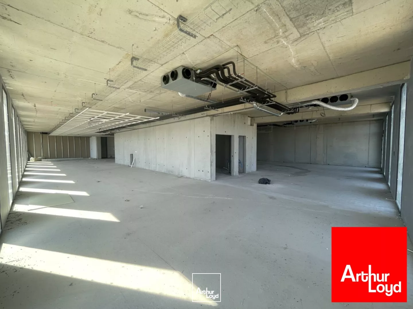 BUREAUX NEUFS A LOUER AVEC TERRASSES ET PARKINGS - NEXUS - MONTPELLIER -GARE TGV SUD DE FRANCE