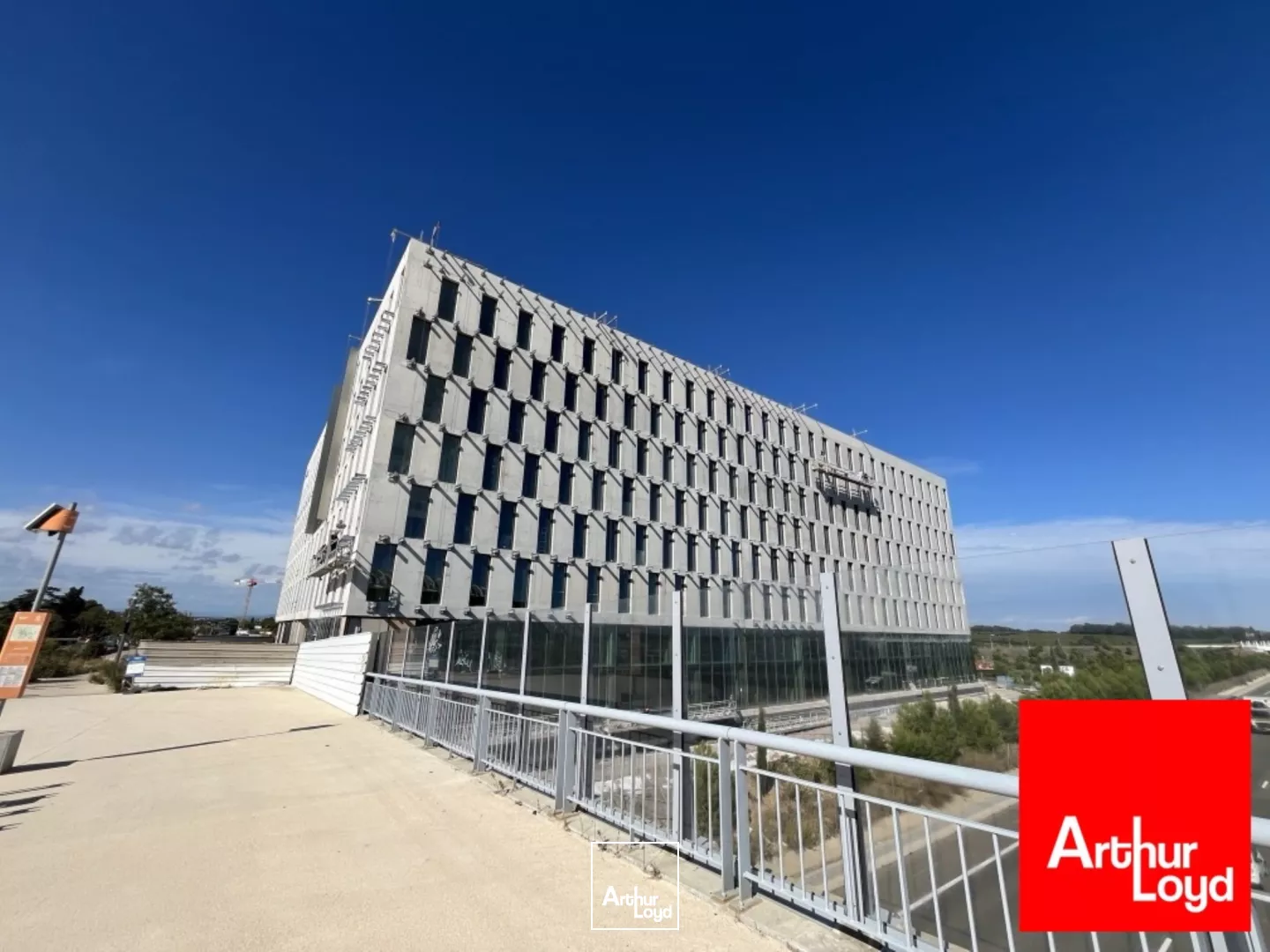 BUREAUX NEUFS A LOUER AVEC TERRASSES ET PARKINGS - NEXUS - MONTPELLIER -GARE TGV SUD DE FRANCE