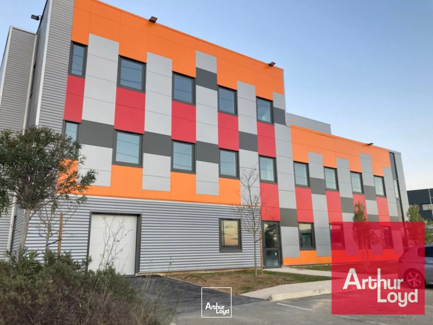 BUREAUX SHOWROOM /ACTIVITÉ DE 805 M2 A LOUER - GAROSUD