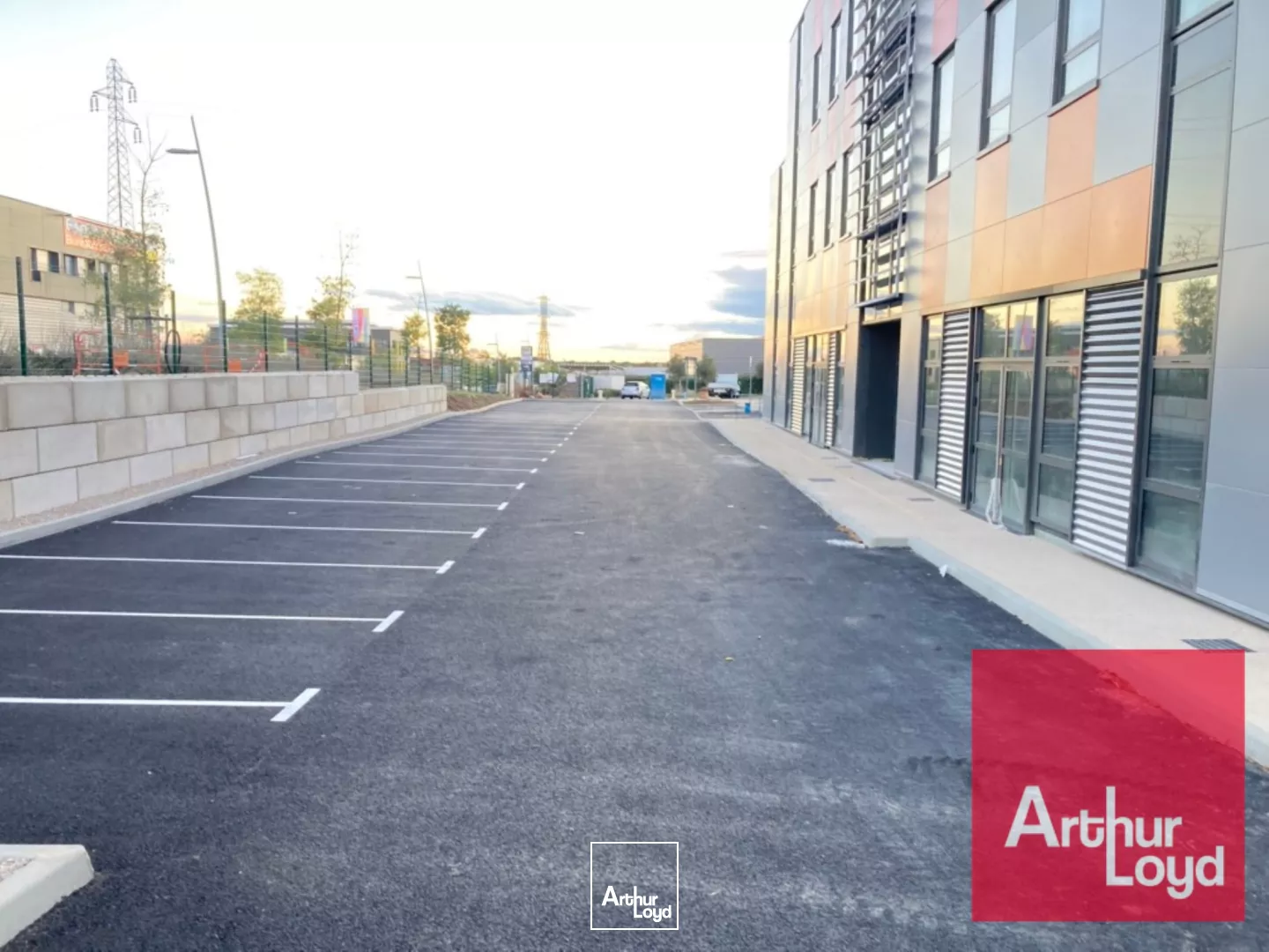 LOCATION LOCAUX D'ACTIVITÉ - BUREAUX 811 M2