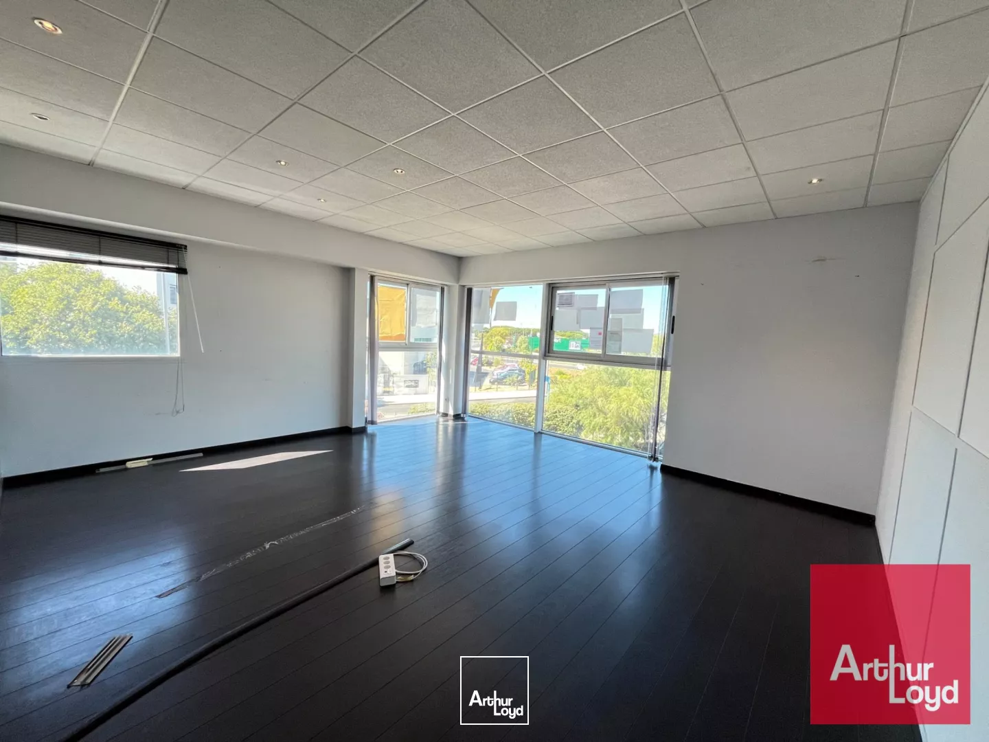 BUREAUX DE 438 M2 PARC DE L'AEROPORT PEROLS 