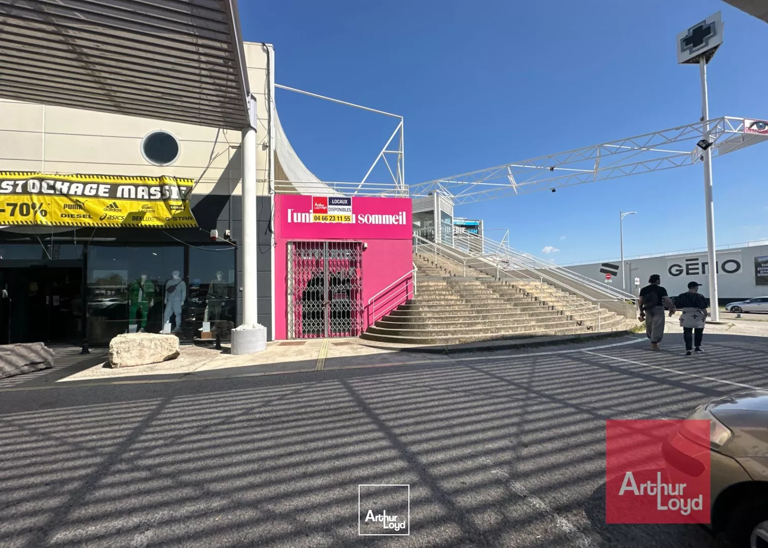 Local Commercial Nîmes : 5 Cellules d'Exception en Zone Stratégique, Accès Parking Aisé