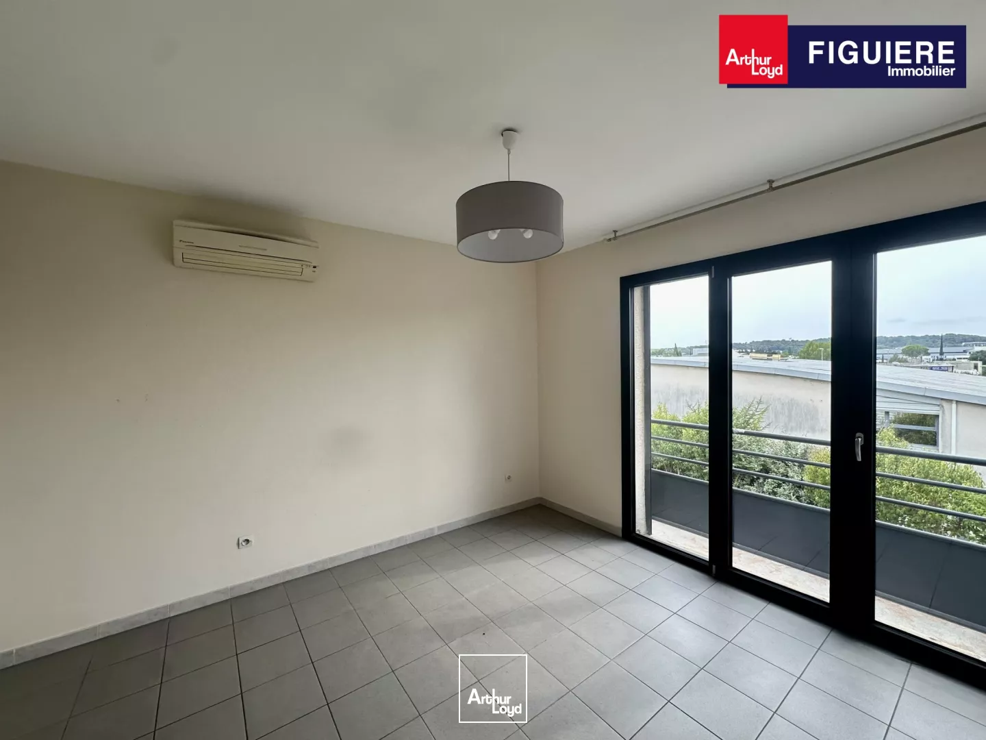 Bâtiment mixte indépendant à VENDRE sur AIX EN PROVENCE