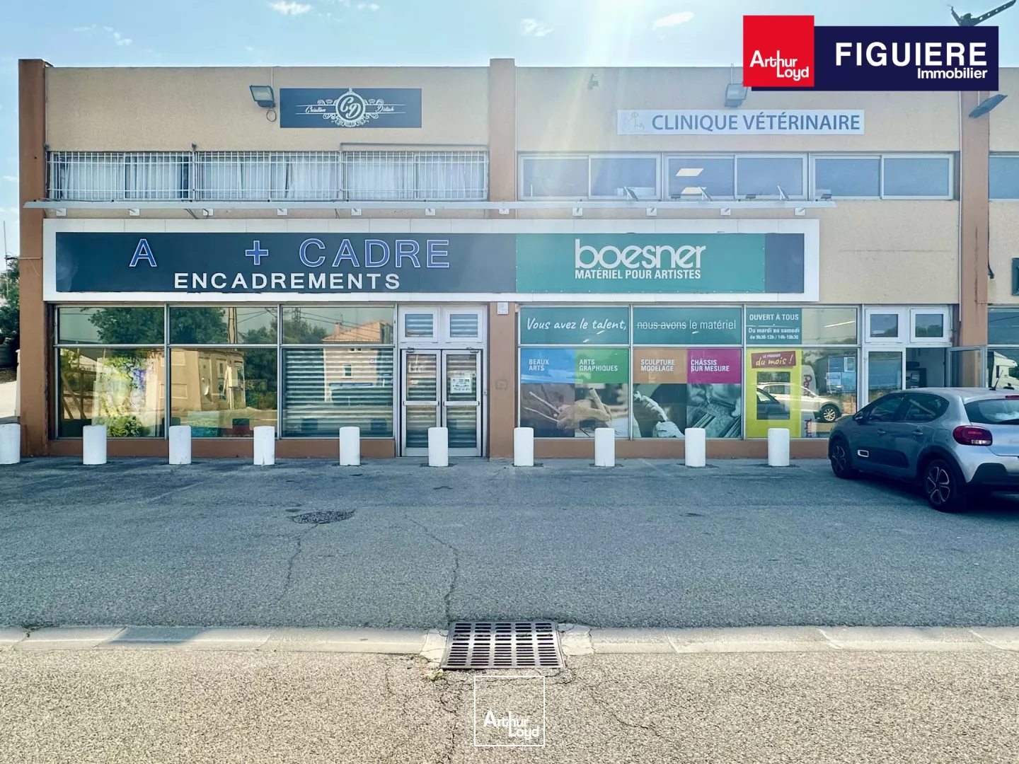 Locaux commerciaux visibles en bordure de RN113 à LOUER sur VITROLLES