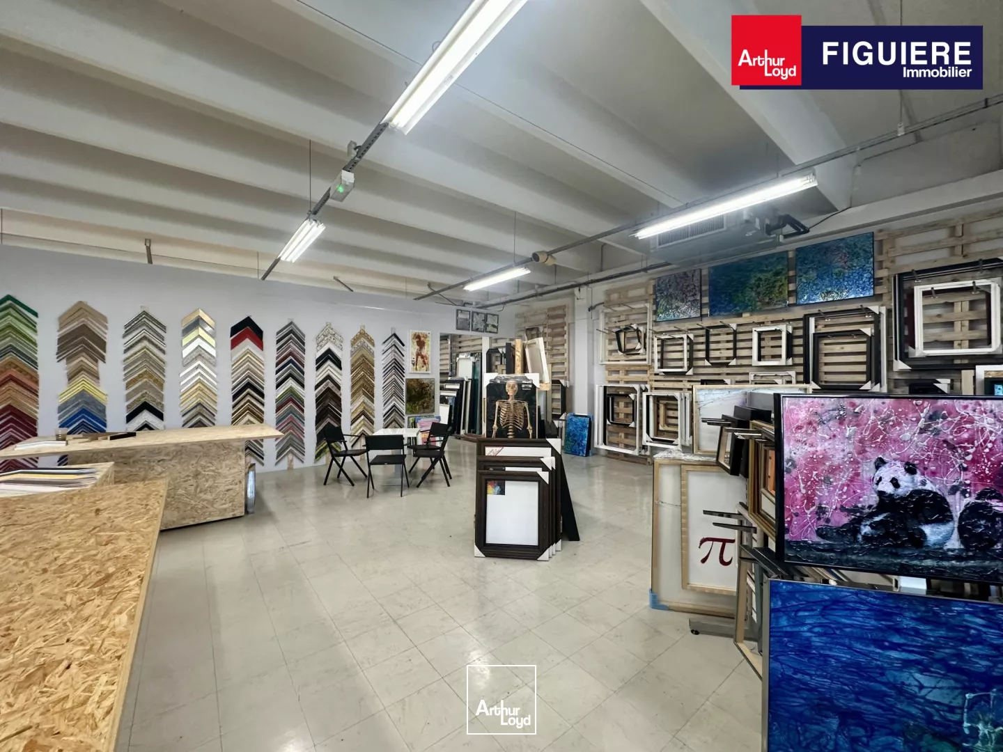 Locaux commerciaux visibles en bordure de RN113 à LOUER sur VITROLLES