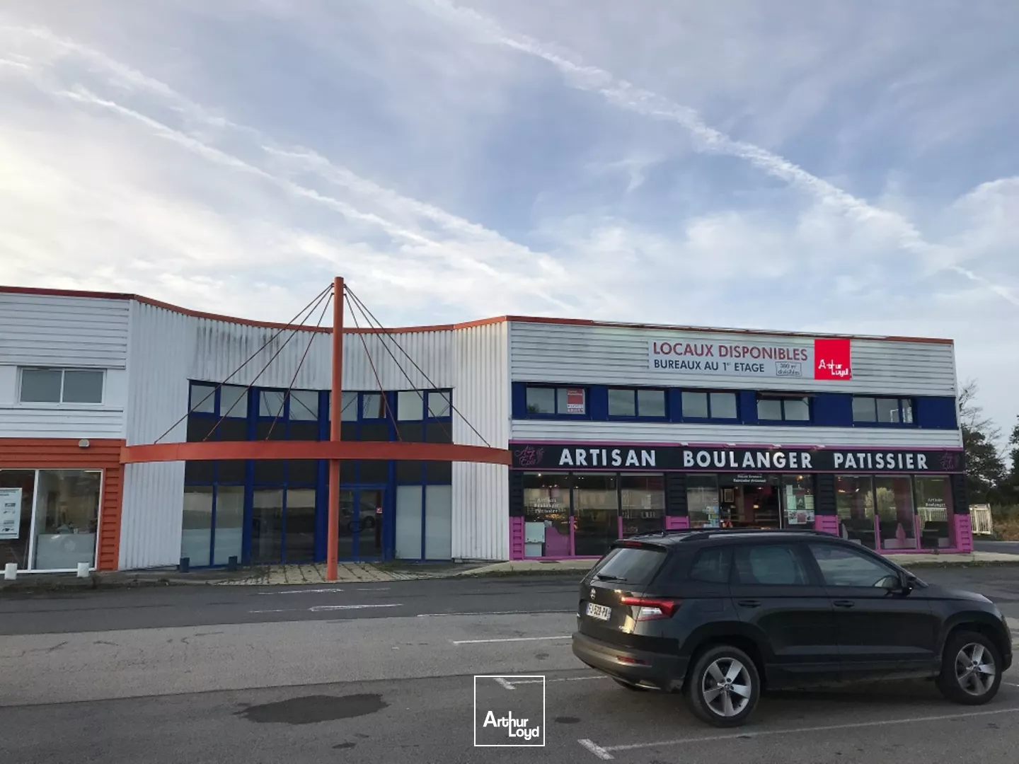 plateaux bureau à louer à Quimper belle visibilité rond-point de Troyalach