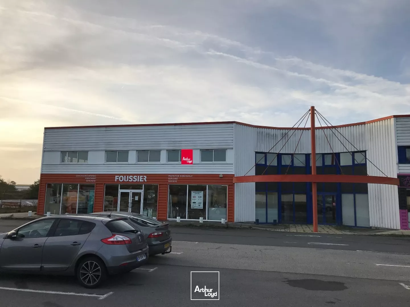 plateaux bureau à louer à Quimper belle visibilité rond-point de Troyalach