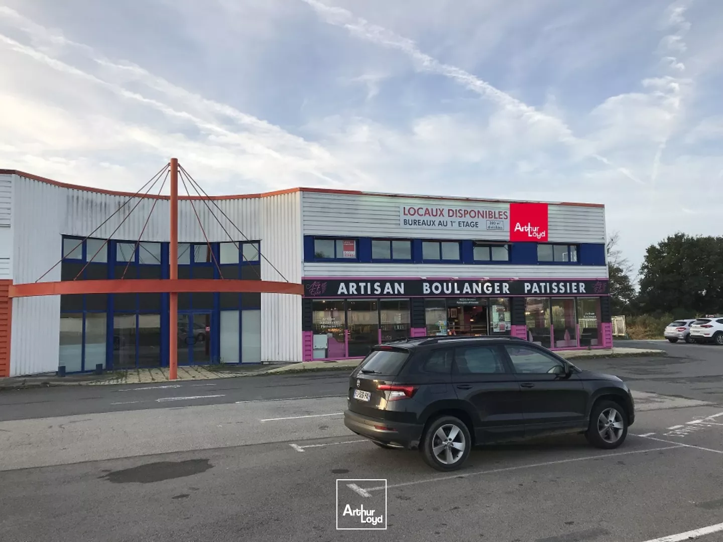 plateaux bureau à louer à Quimper belle visibilité rond-point de Troyalach