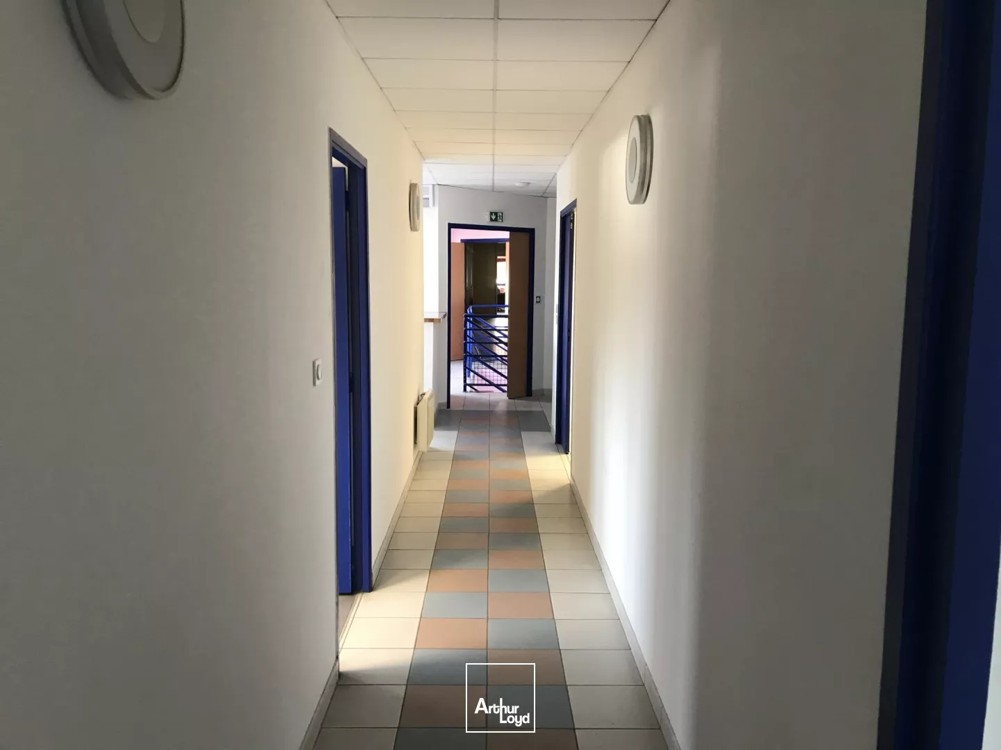 plateaux bureau à louer à Quimper belle visibilité rond-point de Troyalach