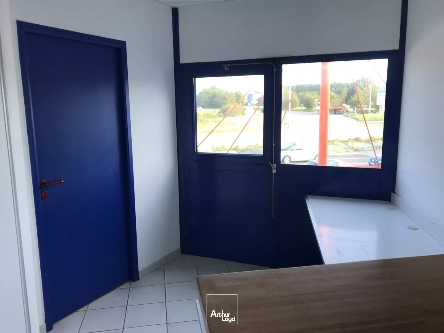 plateaux bureau à louer à Quimper belle visibilité rond-point de Troyalach