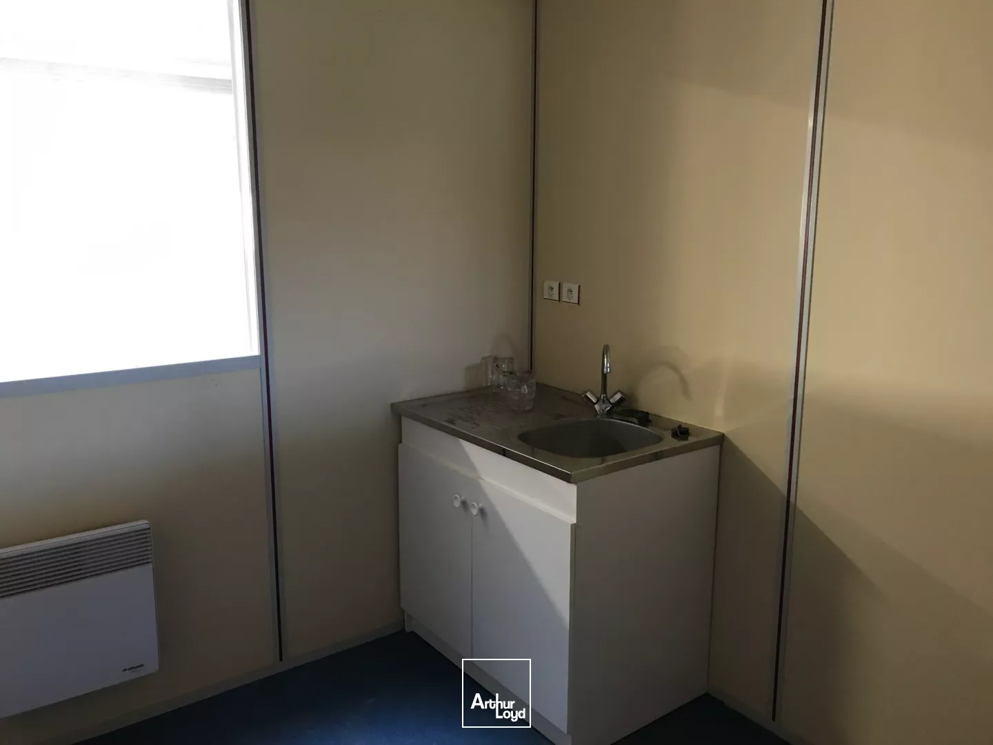 plateaux bureau à louer à Quimper belle visibilité rond-point de Troyalach