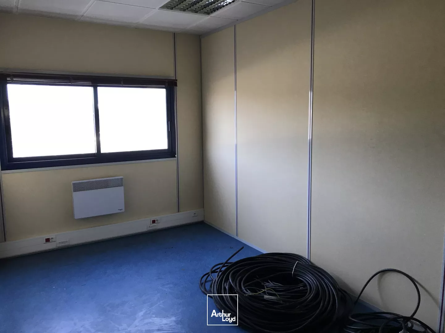 plateaux bureau à louer à Quimper belle visibilité rond-point de Troyalach