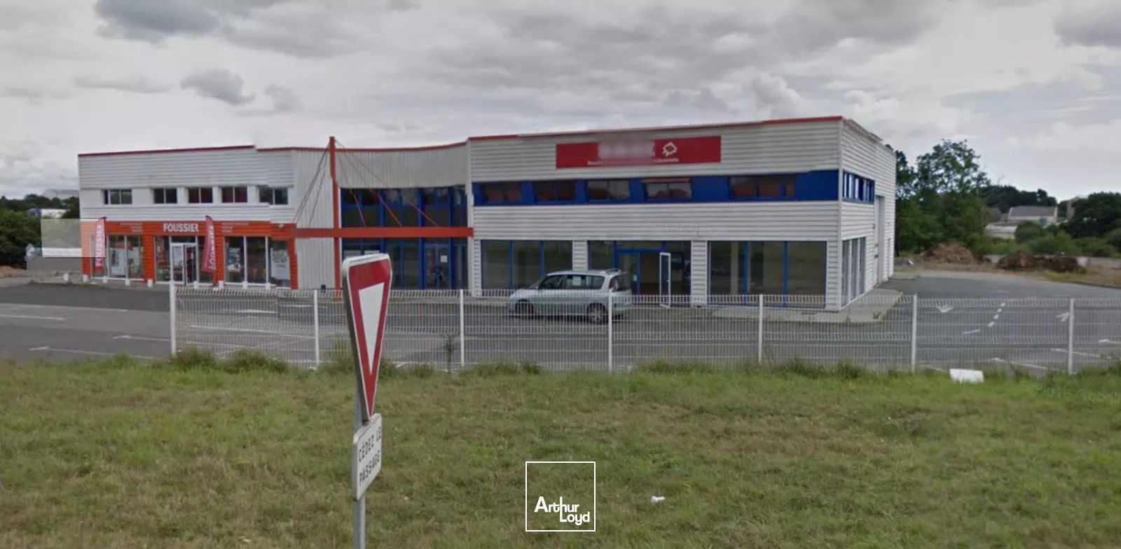 plateaux bureau à louer à Quimper belle visibilité rond-point de Troyalach