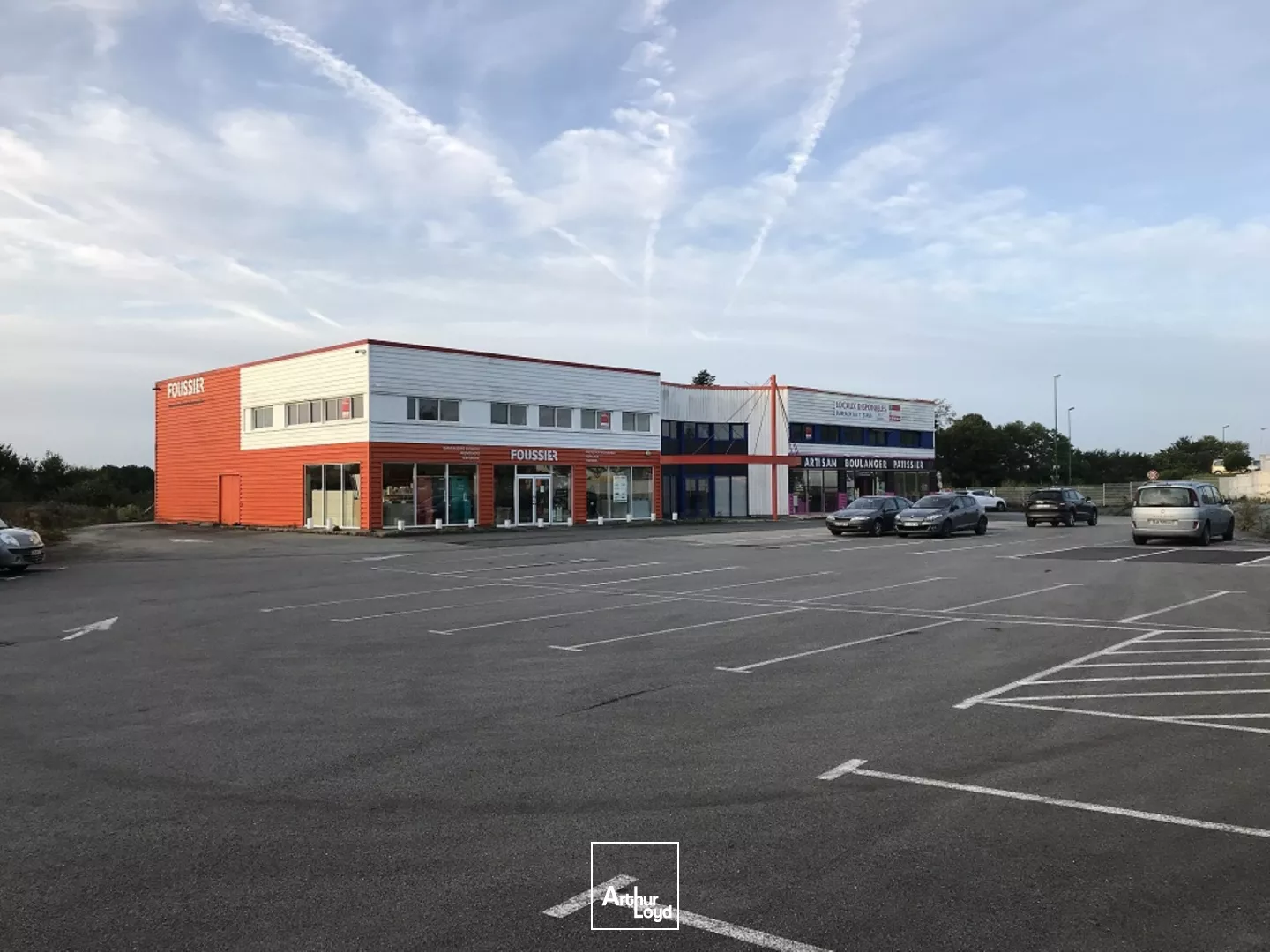 plateaux bureau à louer à Quimper belle visibilité rond-point de Troyalach