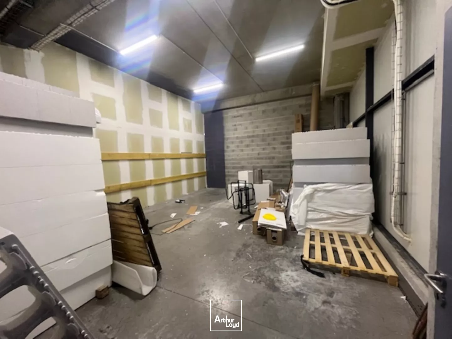 LOCAL COMMERCIAL ET BUREAUX A LOUER - ZONE COMMERCIALE DE QUIMPER