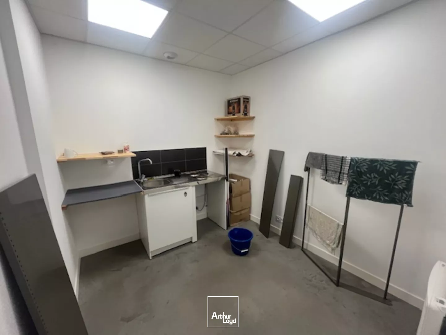 LOCAL COMMERCIAL ET BUREAUX A LOUER - ZONE COMMERCIALE DE QUIMPER