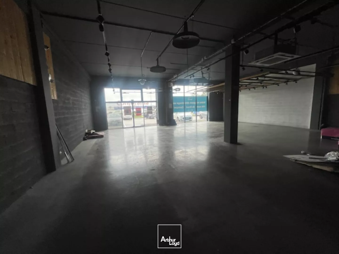 LOCAL COMMERCIAL ET BUREAUX A LOUER - ZONE COMMERCIALE DE QUIMPER