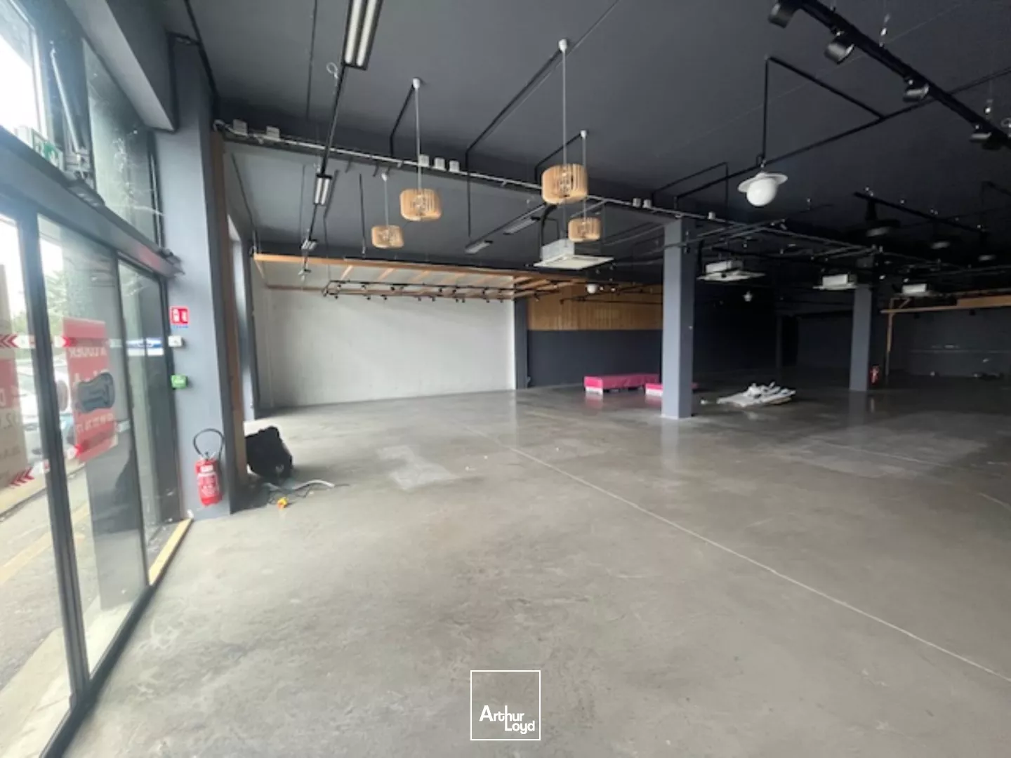 LOCAL COMMERCIAL ET BUREAUX A LOUER - ZONE COMMERCIALE DE QUIMPER