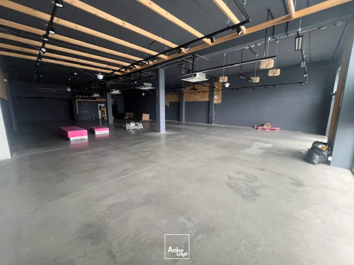 LOCAL COMMERCIAL ET BUREAUX A LOUER - ZONE COMMERCIALE DE QUIMPER