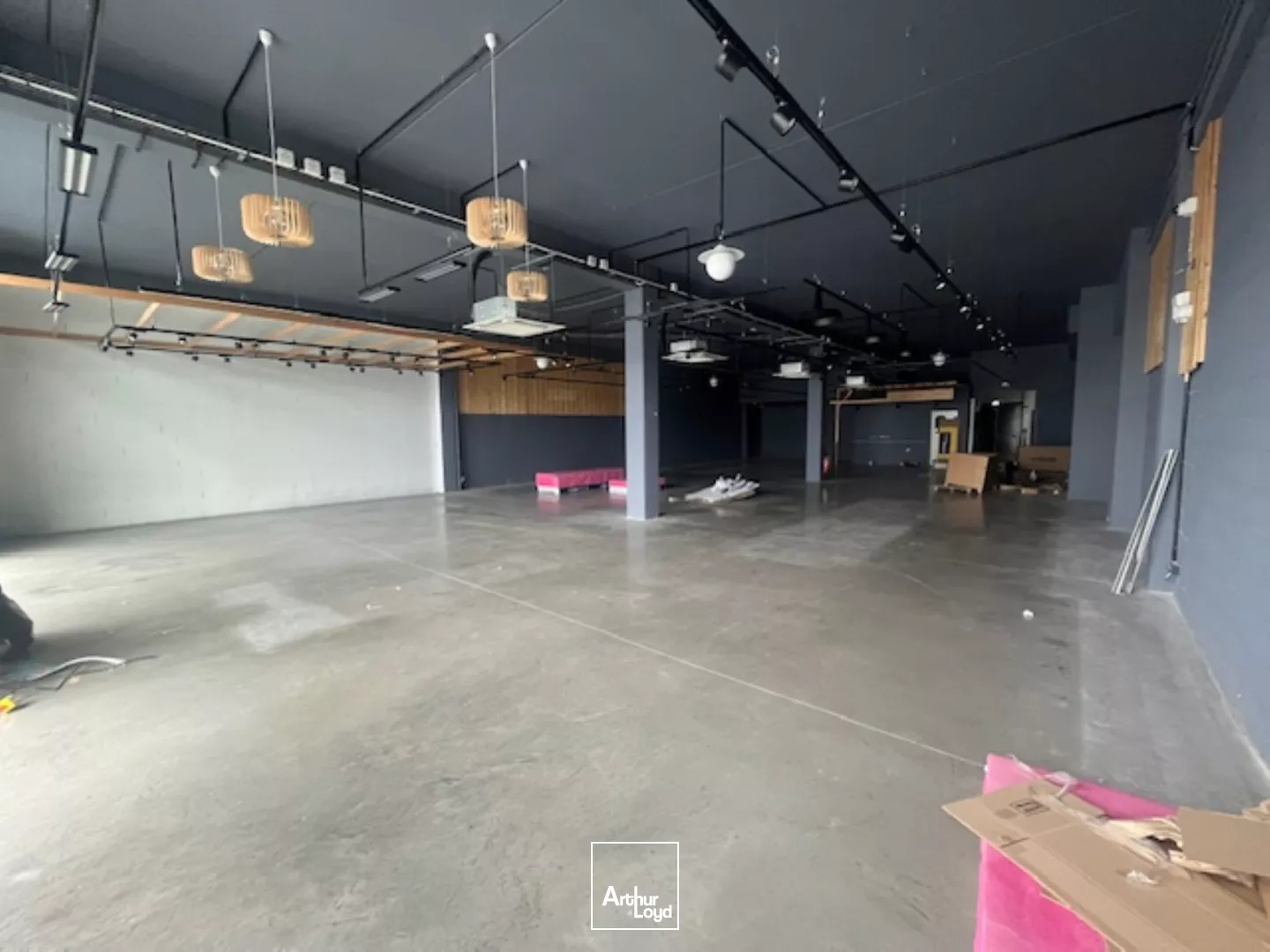 LOCAL COMMERCIAL ET BUREAUX A LOUER - ZONE COMMERCIALE DE QUIMPER