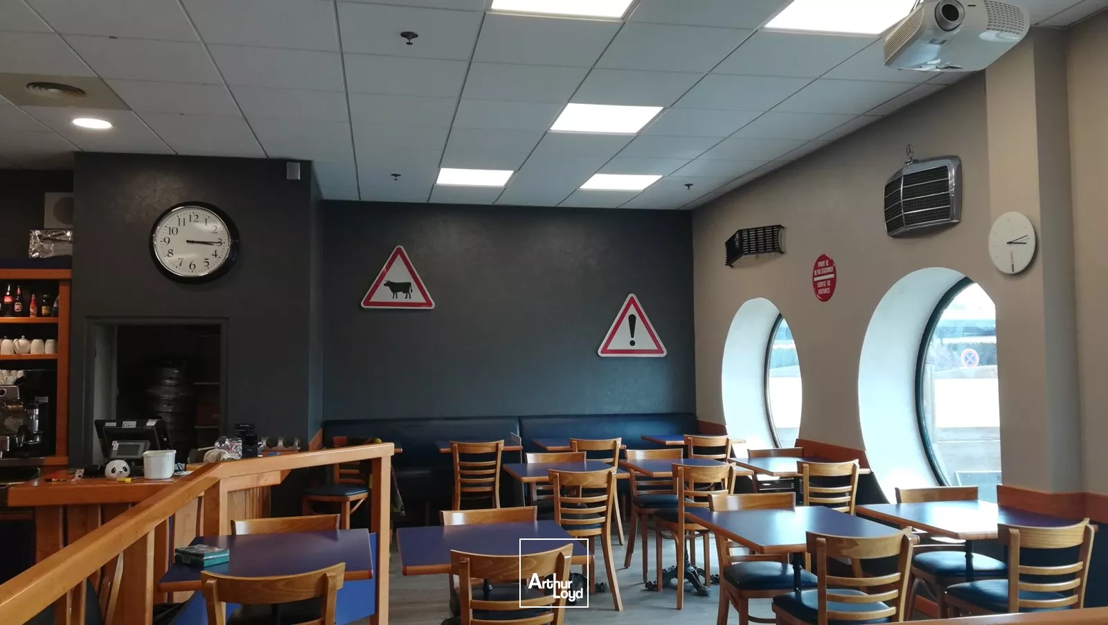 FONDS DE COMMERCE A VENDRE 120 M² BRASSERIE CENTRE COMMERCIAL LAMBALLE