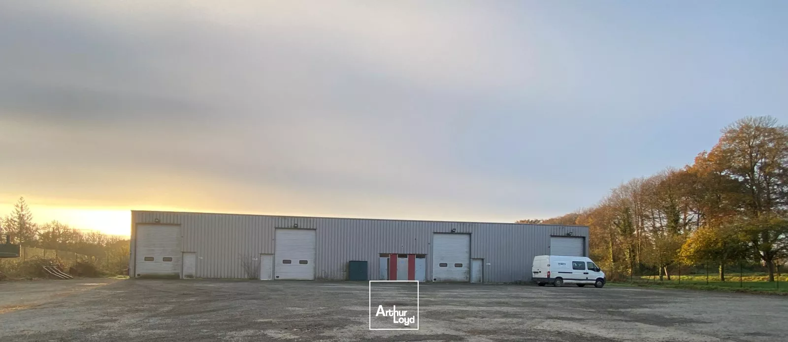 A LOUER LOCAL DE STOCKAGE MERDRIGNAC
