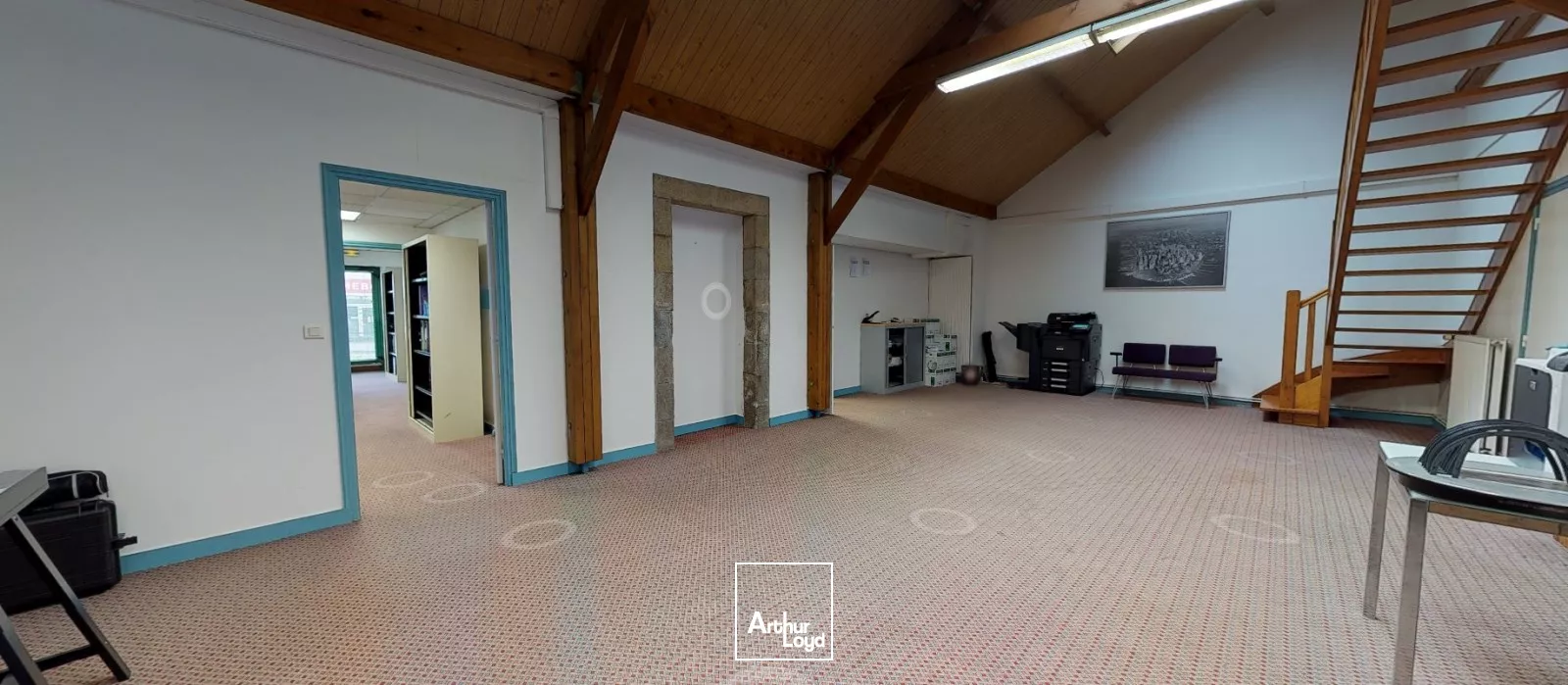 A LOUER LOCAL PROFESSIONNEL 232 M² PROXIMITE GARE