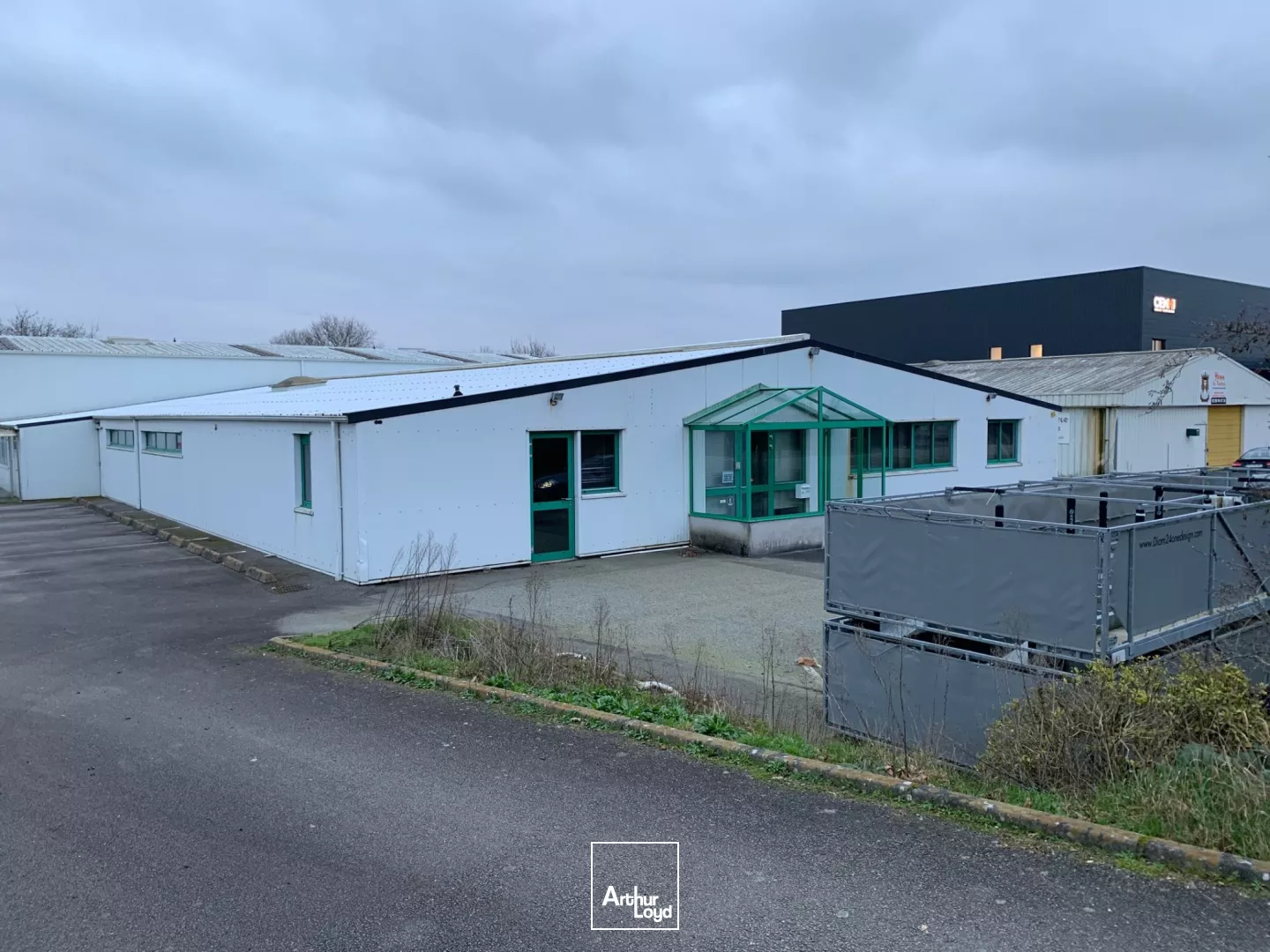 LOCATION LOCAL D'ACTIVITE D'ENVIRON 1 180 m² A SAINT-EVARZEC