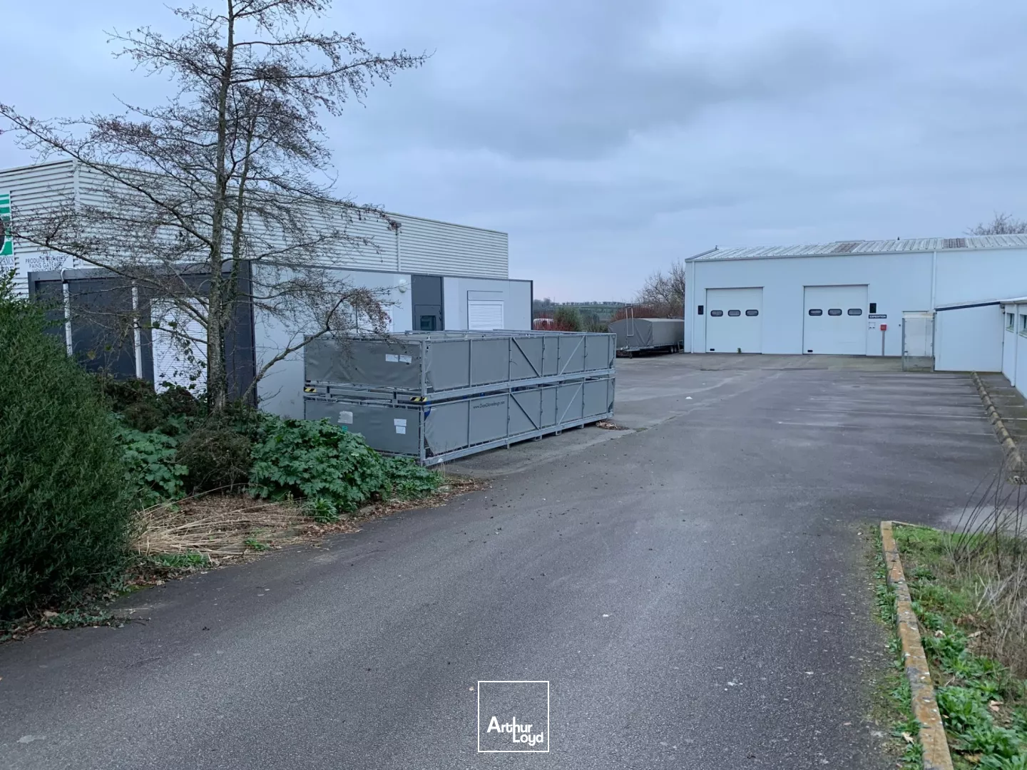 LOCATION LOCAL D'ACTIVITE D'ENVIRON 1 180 m² A SAINT-EVARZEC