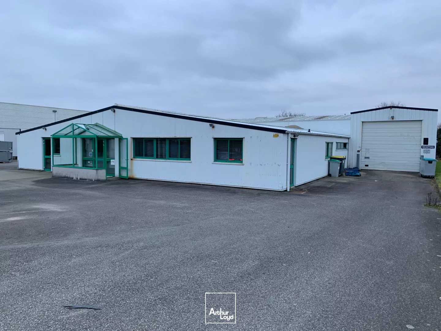 LOCATION LOCAL D'ACTIVITE D'ENVIRON 1 180 m² A SAINT-EVARZEC