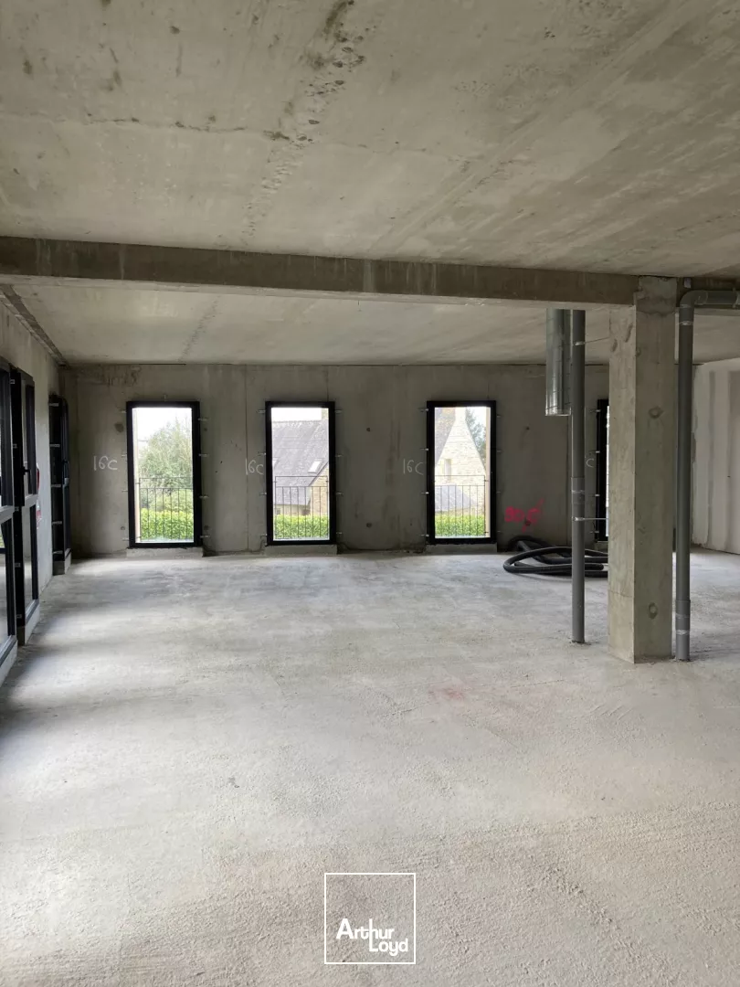 A VENDRE BUREAUX IMMEUBLE NEUF CENTRE VILLE PLOUGASTEL DAOULAS