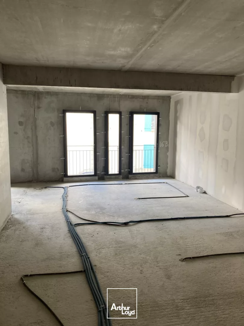 A VENDRE BUREAUX IMMEUBLE NEUF CENTRE VILLE PLOUGASTEL DAOULAS