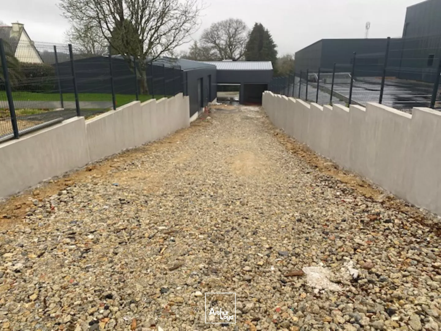 A LOUER ZONE DE GUELEN QUIMPER - LOCAUX D'ACTIVITE D'UNE SUPERFICIE D'ENVIRON 300 M²