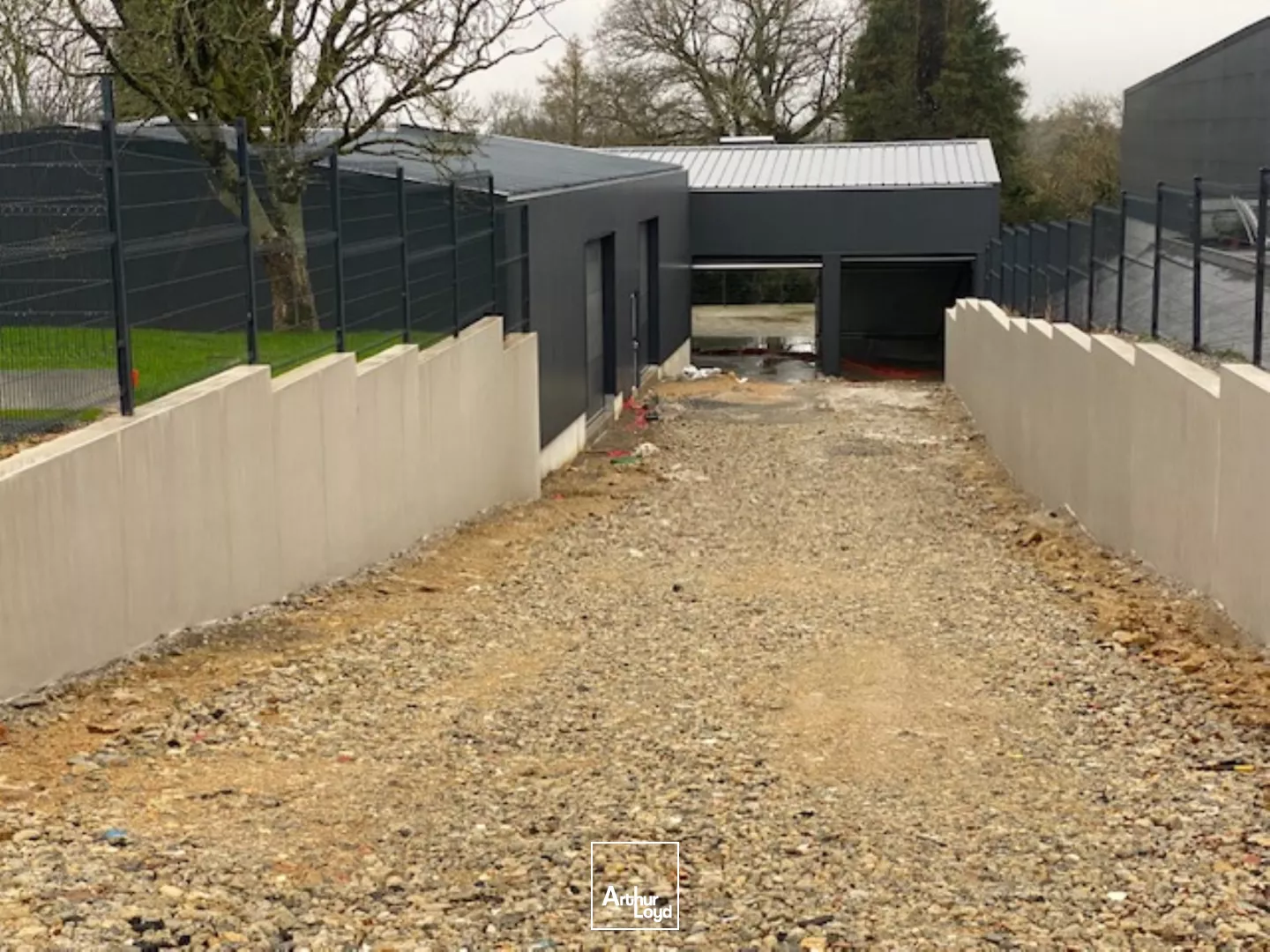 A LOUER ZONE DE GUELEN QUIMPER - LOCAUX D'ACTIVITE D'UNE SUPERFICIE D'ENVIRON 300 M²