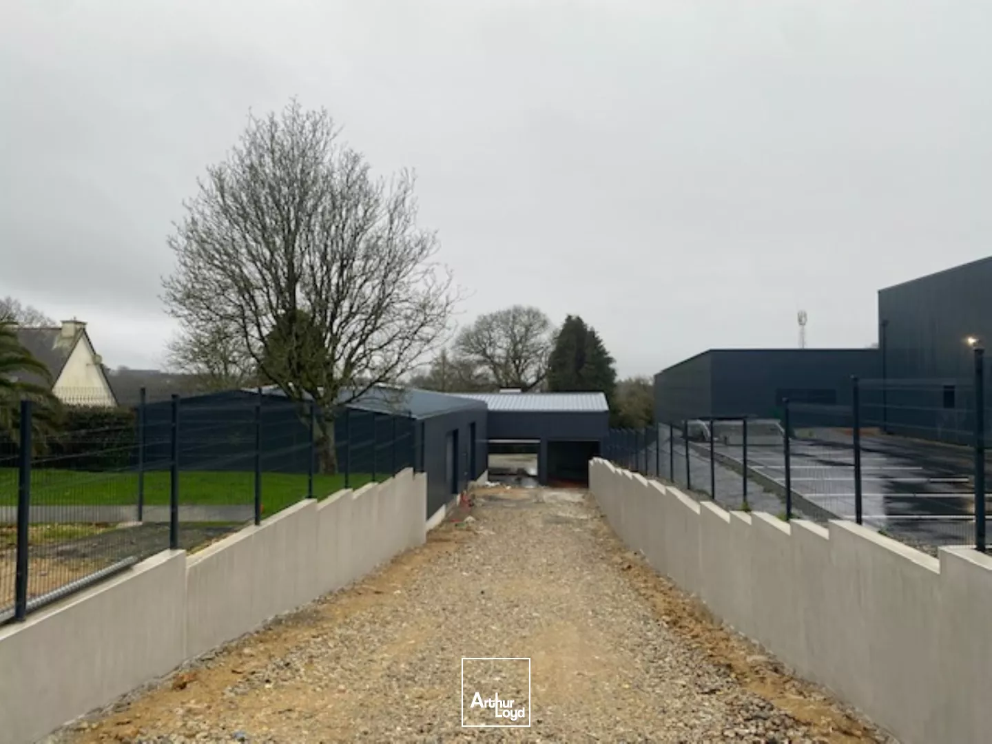 A LOUER ZONE DE GUELEN QUIMPER - LOCAUX D'ACTIVITE D'UNE SUPERFICIE D'ENVIRON 300 M²