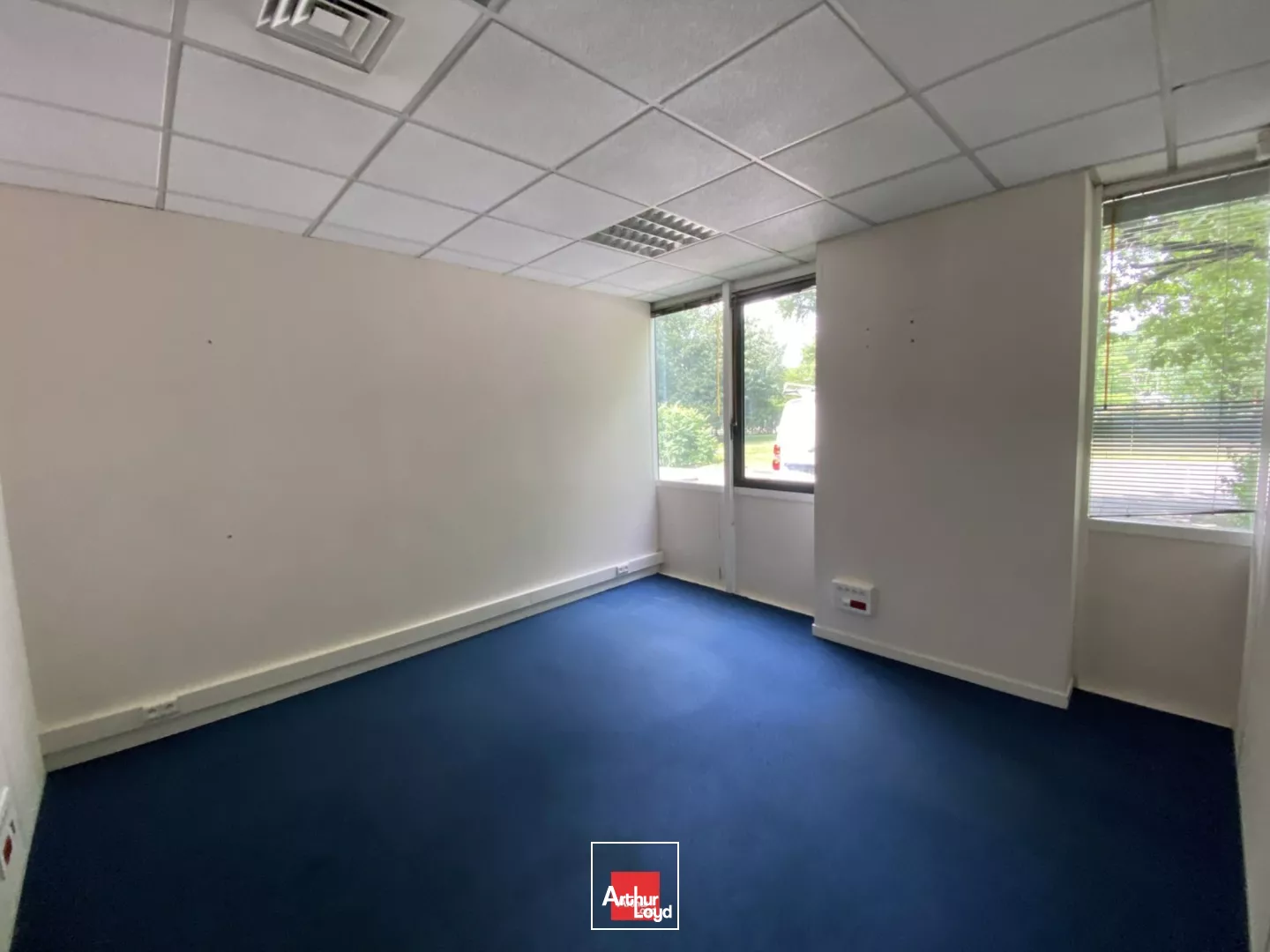 A LOUER BUREAUX EYBENS PARC ARBORE PROCHE TRAM ET COMMODITES