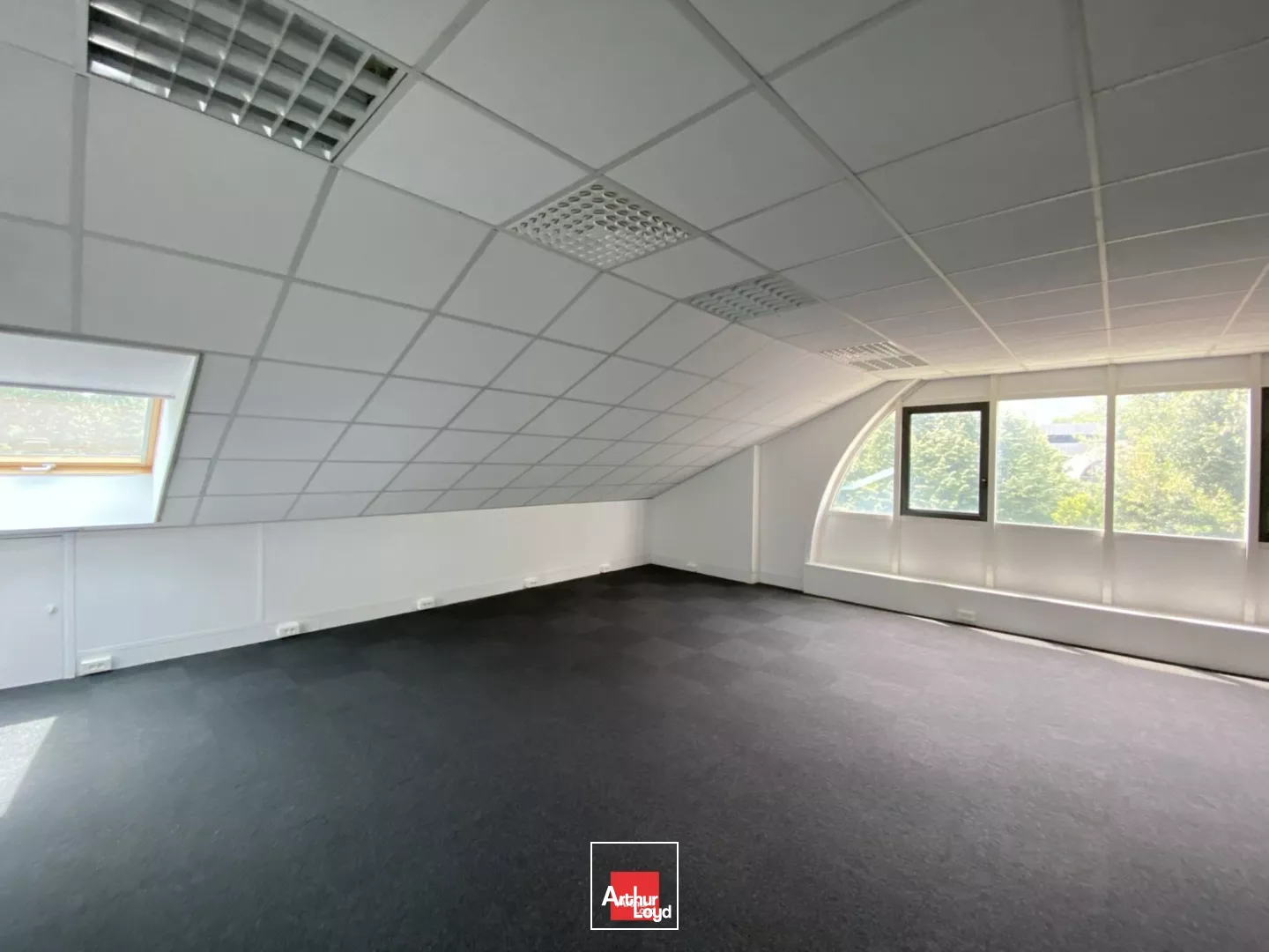 A LOUER BUREAUX EYBENS PARC ARBORE PROCHE TRAM ET COMMODITES