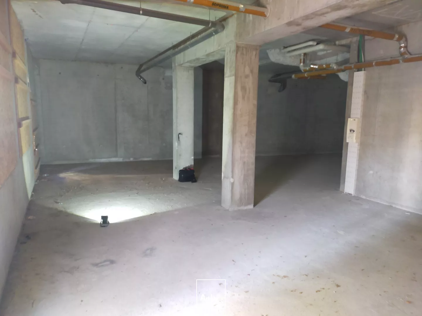 LOCAL COMMERCIAL NEUF 141M² A LOUER GRENOBLE COURS LIBERATION