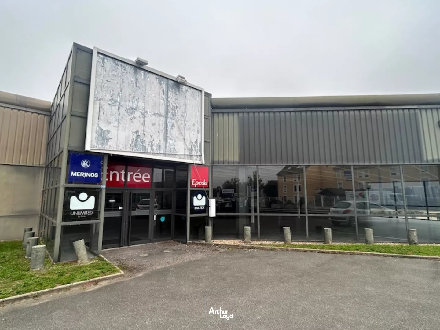 MACON SUD - LOCAL COMMERCIAL - LOCATION - BOUCHARDES