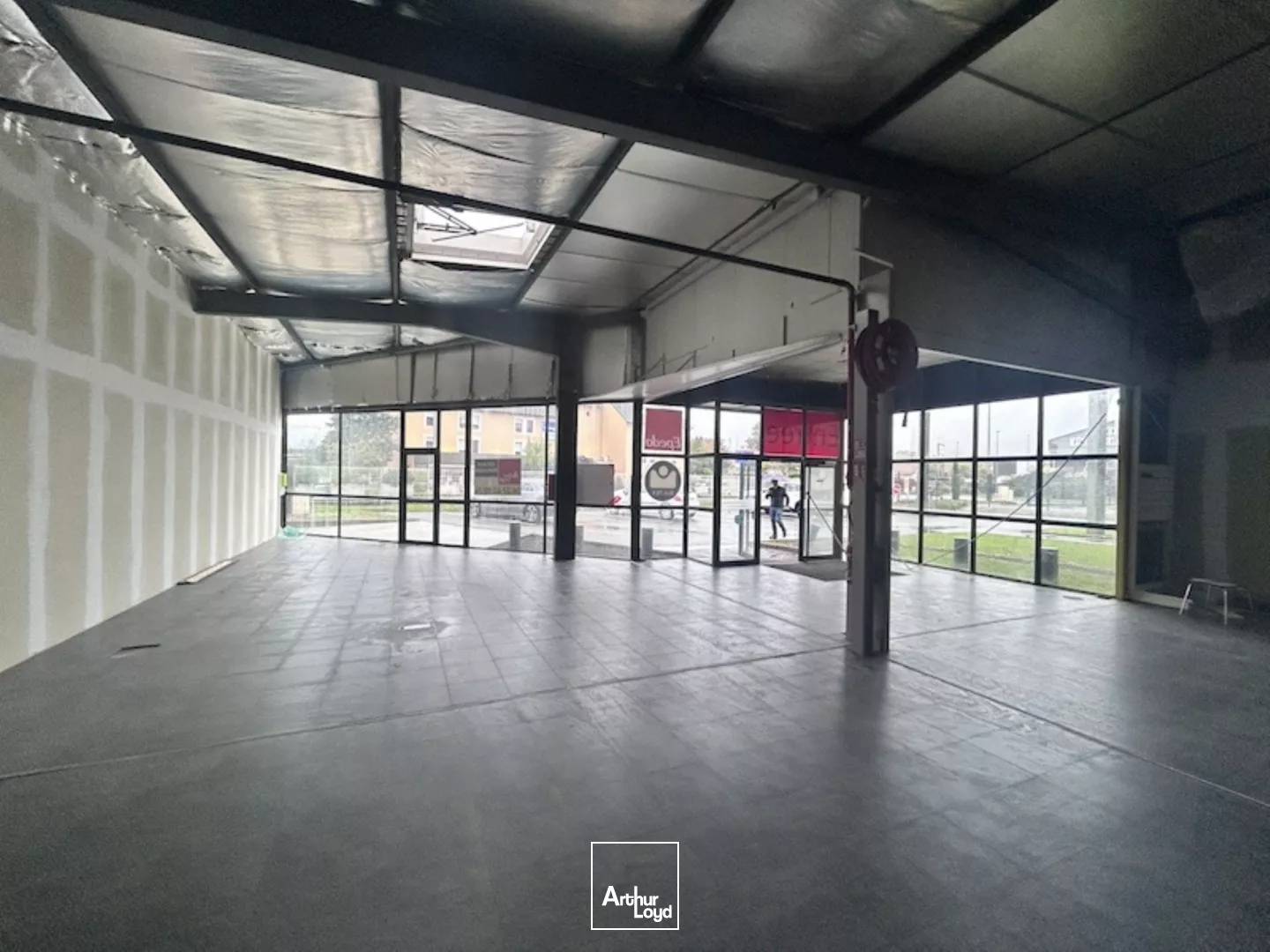 MACON SUD - LOCAL COMMERCIAL - LOCATION - BOUCHARDES