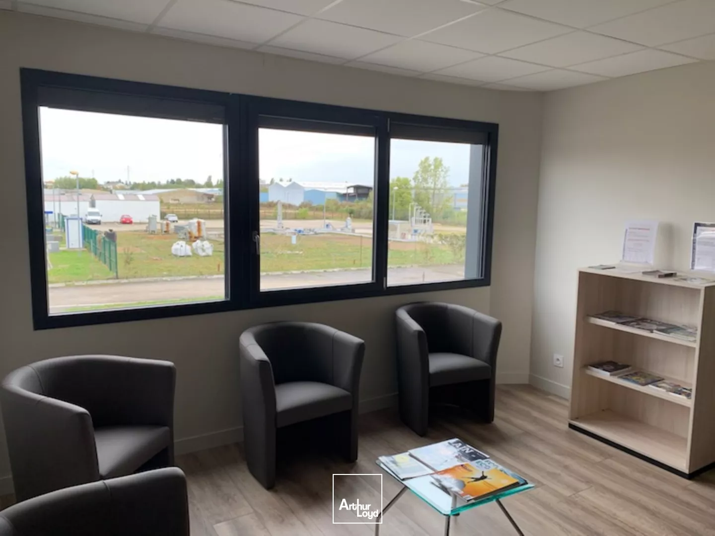 BOURG EN BRESSE - LOCATION - BUREAUX MEUBLES ET EQUIPES