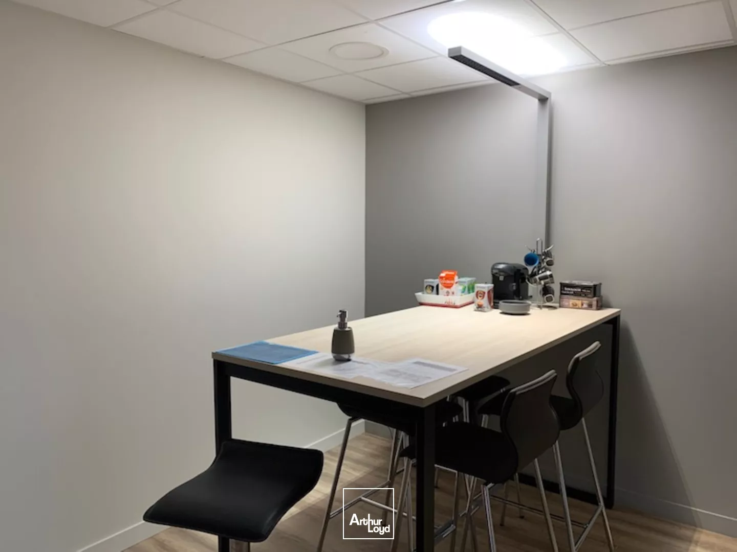 BOURG EN BRESSE - LOCATION - BUREAUX MEUBLES ET EQUIPES