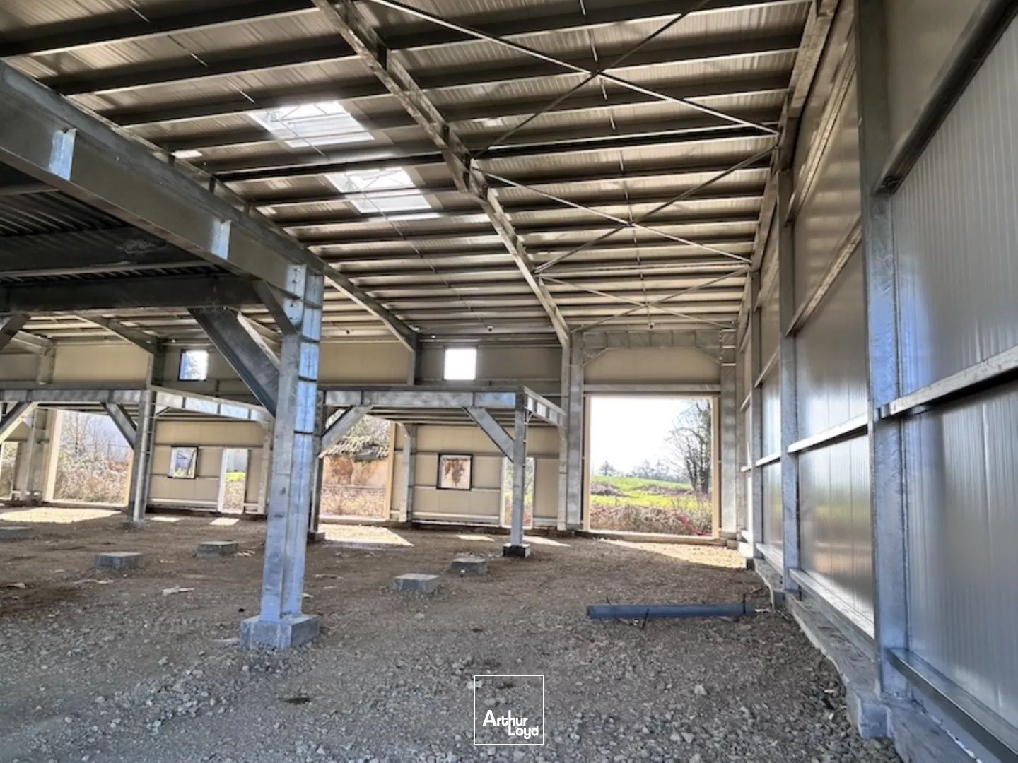 PERONNAS - LOCAUX D'ACTIVITE EN CONSTRUCTION - NEUFS - LOCATION - VISIBILITE 