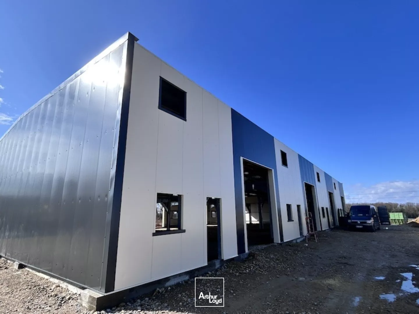 PERONNAS - LOCAUX D'ACTIVITE EN CONSTRUCTION - NEUFS - LOCATION - VISIBILITE 