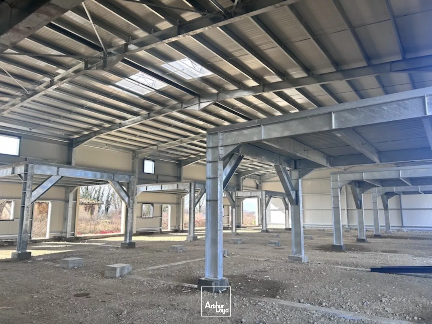 PERONNAS - LOCAUX D'ACTIVITE EN CONSTRUCTION - NEUFS - LOCATION - VISIBILITE 