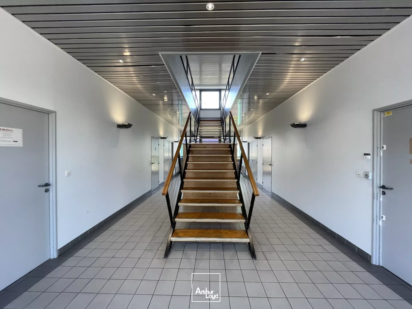 BUREAUX A LOUER - SAINTE LUCE SUR LOIRE - PROCHE GRANDS AXES