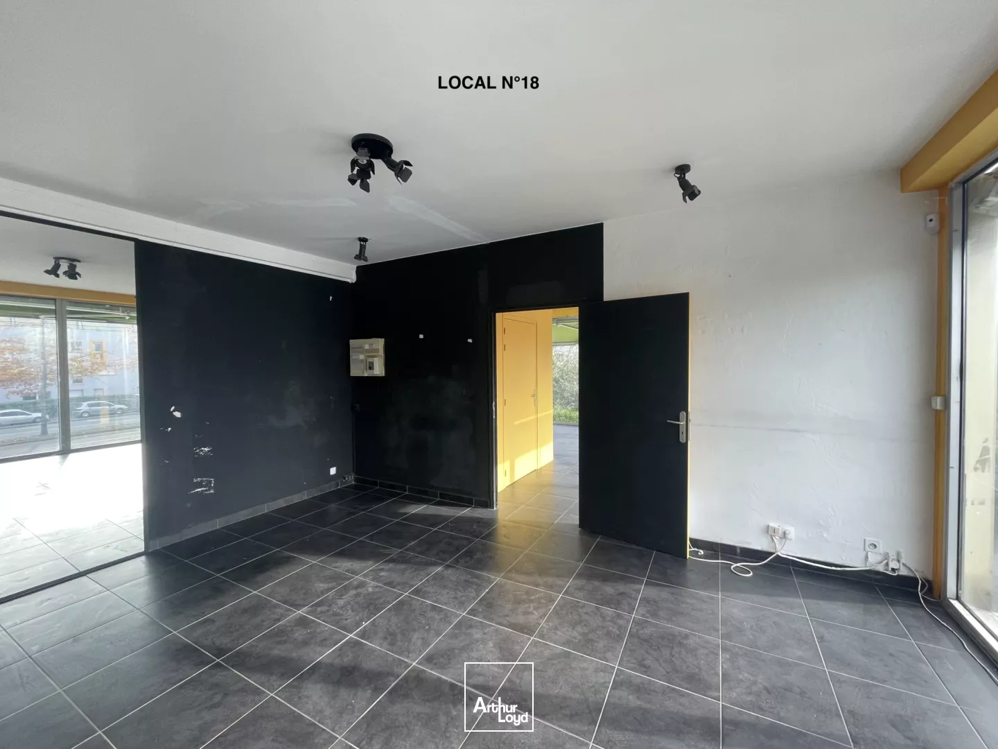 BUREAUX COMMERCE A LOUER - ORVAULT GRAND VAL - NANTES NORD