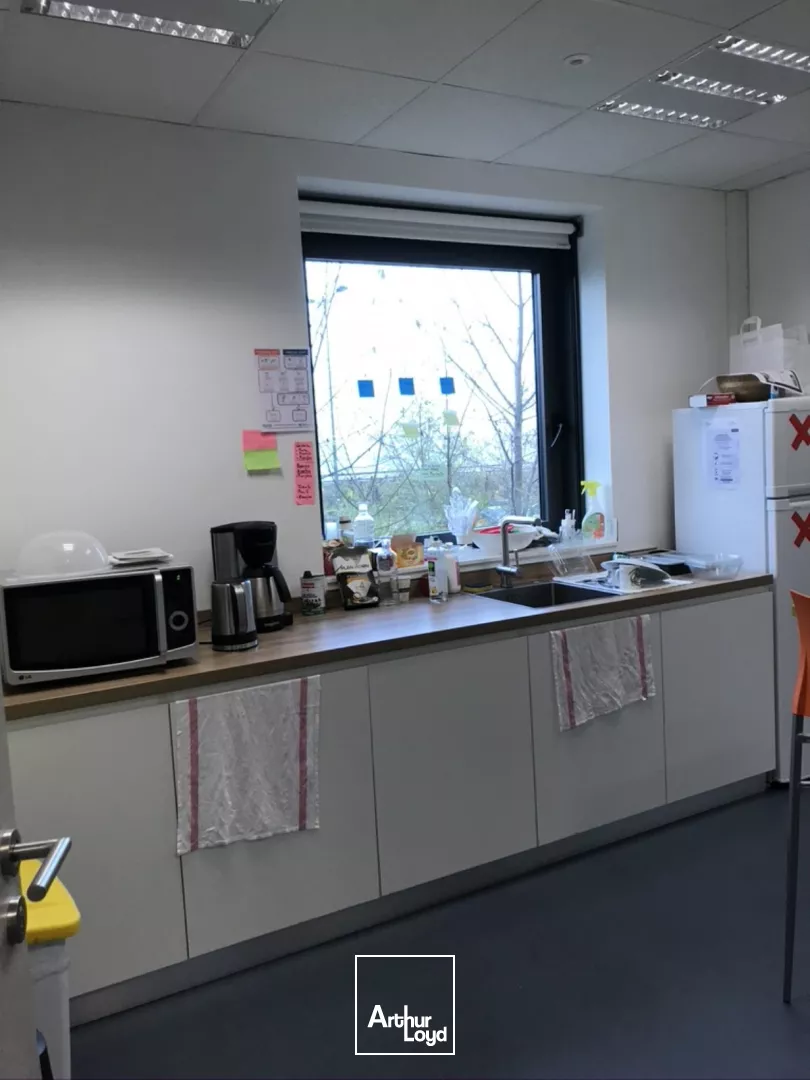 BUREAUX A LA LOCATION SAINT-HERBLAIN 699 M2 PMR