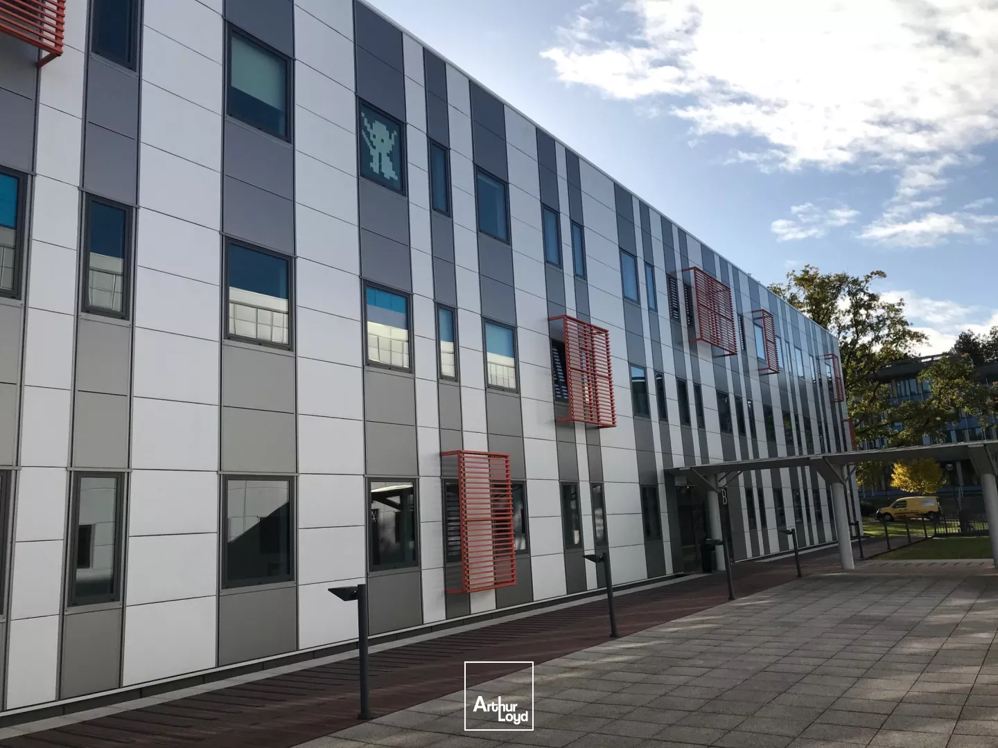 BUREAUX A LA LOCATION SAINT-HERBLAIN 699 M2 PMR